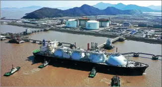  ?? YAO FENG / FOR CHINA DAILY ?? A Japanese LNG vessel docks at a terminal in Zhoushan, Zhejiang province.