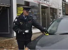  ?? ROBYN DOOLITTLE/TORONTO STAR FILE PHOTO ?? Some councillor­s think the system encourages parking officers to target expired meters rather than harder-to-find illegal rush-hour parkers.