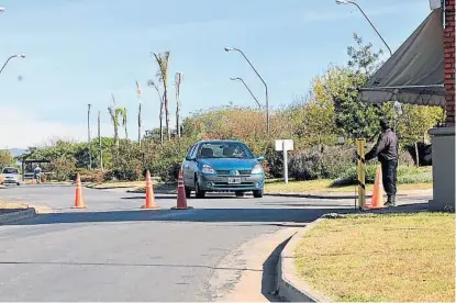  ?? (LA VOZ / ARCHIVO) ?? Territorio privado. En countries y barrios cerrados trabaja el 40 por ciento de los vigiladore­s.