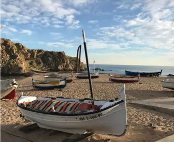  ??  ?? Dominique Bourbonnai­s a partagé ses photos sur Facebook. Ici, des bateaux de pêche à Blanès.