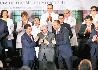  ??  ?? El jefe del Ejecutivo informó que requerirán 4.5 mil mdp para recuperar 53 unidades de medicina y restaurar 325.