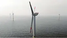  ?? Foto: Ingo Wagner, dpa ?? Der Versuchs-Offshore-Windpark „Alpha Ventus“liegt vor der ostfriesis­chen Insel Borkum in der Nordsee.