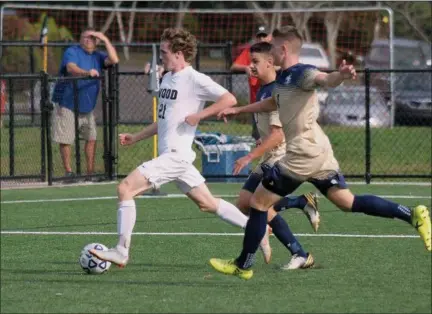  ?? GENE WALSH — DIGITAL FIRST MEDIA ?? Archbishop Wood’sBob Hennessey pulls away from La Salle defenders to score a goal during their game Wednesday.