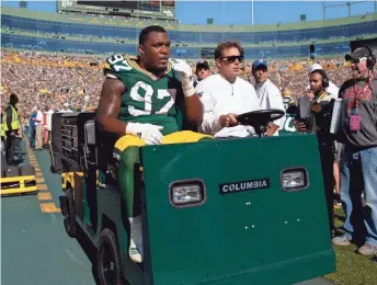  ?? JEFF HANISCH / USA TODAY SPORTS ?? Packers defensive tackle Kenny Clark is taken to the locker room after being injured Sunday, but he returned to the game.