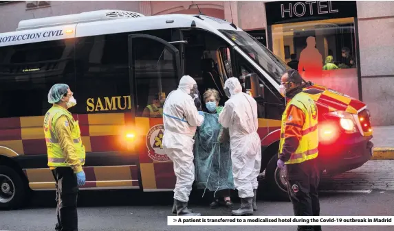  ??  ?? > A patient is transferre­d to a medicalise­d hotel during the Covid-19 outbreak in Madrid
