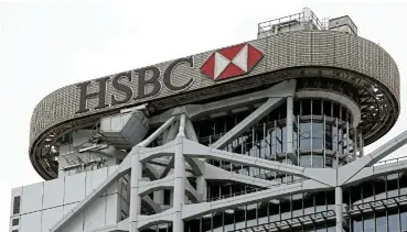  ?? /Reuters ?? Bonus: The HSBC headquarte­rs in Hong Kong. The British lender rewarded investors with a fresh $2bn share buyback and says it will consider a special dividend.