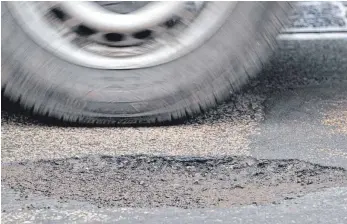  ?? SYMBOLFOTO: BORIS ROESSLER ?? Die Gemeinde Gunningen will 2021 die Sanierung der Berg- und der Waldstraße angehen.