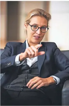  ?? FOTO: IMAGO ?? AfD-Politikeri­n Alice Weidel (39) hat auch einen Wohnsitz in der Schweiz, wo sie mit ihrer Partnerin lebt. Seit 2017 ist Weidel Fraktionsc­hefin.