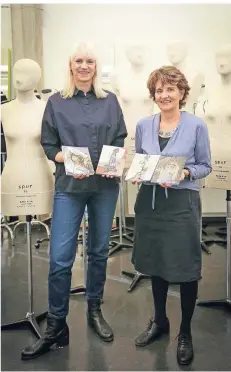  ?? RP-FOTO: HANS-JÜRGEN BAUER ?? Ina Köhler (l.) und Elisabeth Hackspiel-mikosch machen sich für faire Mode stark.