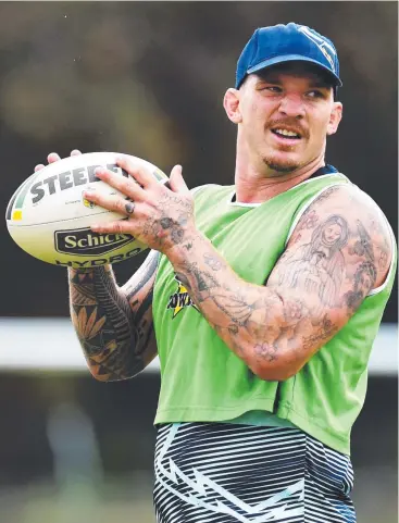  ?? Pictures: ZAK SIMMONDS ?? RIGHT TIME: Josh McGuire in action at Cowboys training.