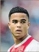  ?? VI-IMAGES / GETTY ?? JUSTIN KLUIVERT Debutó el año pasado, con 17 años, en el primer equipo del Ajax, con el que ha jugado 26 partidos y ha marcado 2 goles