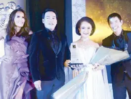  ??  ?? (From left) Irene Montemayor, Bo Muralla, Most Beautiful Mother awardee Nonie Basilio and Caloy Montemayor.