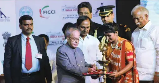  ??  ?? Pranab Mukherjee, President of India, inaugurate­d the show for the first time. Also seen here are Union Minister of Civil Aviation P. Ashok Gajapathi Raju and Chief Minister of Telangana K. Chandrashe­kar Rao.