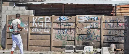  ?? PICTURE: DAVID RITCHIE ?? TURF: Gangs use graffiti to mark their area on the Cape Flats.