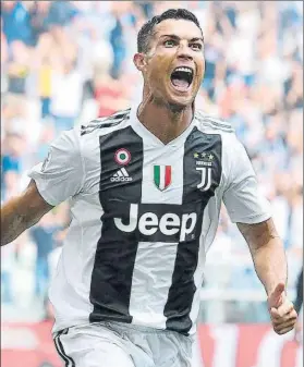  ?? FOTO: AP ?? Cristiano Ronaldo celebra de forma eufórica uno de sus dos tantos al Sassuolo