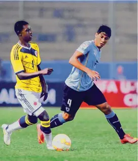  ?? FOTO ?? El técnico Juan Camilo Pérez estaba pendiente ayer de la evolución de Edwin Cetré, lesionado ante Uruguay.