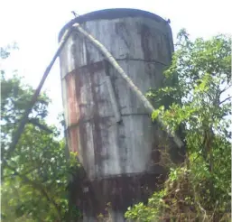  ??  ?? Abandoned tank at the site