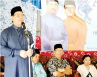  ??  ?? SADDI menyampaik­an ucapan Aidilfitri di Tundun Buhangin.