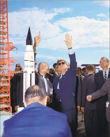  ?? NASA / DISCOVERY ?? WERNHER von Braun, left, of NASA and President John F. Kennedy at Cape Canaveral on Nov. 16, 1963.