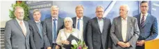  ??  ?? Erwin Teufel, Stefan Bär, Rudolf Wuhrer, Brigitta Keller, Eberhard Laur, Guido Wolf, Bodo Stehle und Lars Patrick Berg (v.l.) beim Festakt.