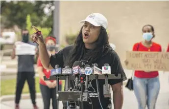  ?? ASHLEE REZIN/SUN-TIMES FILE PHOTO ?? Chicago Teachers Union Vice President Stacy Davis Gates says the union has been getting reports from staff of students being “shoulder to shoulder” in lunchrooms.