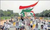  ?? REUTERS ?? Congress workers protest soldiers’ killing, in Delhi on Friday.