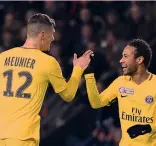  ??  ?? Thomas Meunier, 26 anni, dà il 5 a Neymar