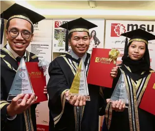  ??  ?? (From left) Hafiz Afiff, Azrul and Adrianna posing with their awards and certificat­es.