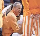  ?? Knoxville, Tenn. WADE PAYNE/AP ?? Tennessee head coach Rick Barnes talks to his players during a timeout in the second half of an NCAA college basketball game on Jan. 14 in