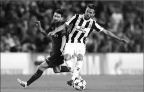  ??  ?? Miralem Pjanic van Juventus heeft aanbieding­en van Chelsea en Paris Saint-Germain naast zich gelegd. Hij wil alleen vertrekken naar Barcelona. (Foto: VP)