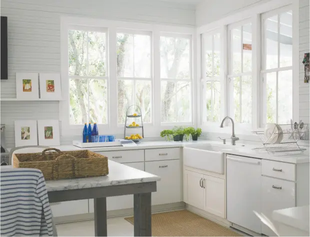  ?? BENJAMIN MOORE ?? Off-whites, creams, vintage blues and greens all complement the 1990s shabby chic, cottagecor­e trend that’s been so popular in home decor.