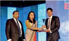  ??  ?? Dwellings Group Director Navin De Silva receiving the award from SLIM Brand Excellence 2015Projec­t Chairperso­n Thilanka Abeywarden­a with Dwellings Group Co-director Sanjika Abeyratne