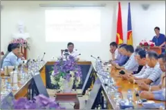  ?? VNA ?? Vietnamese business representa­tives hold a meeting on January 16.