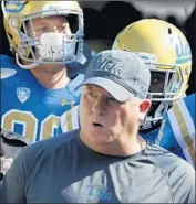  ?? Luis Sinco Los Angeles Times ?? CHIP KELLY DIDN’T score many points with UCLA fans as the Bruins lost to Cincinnati.