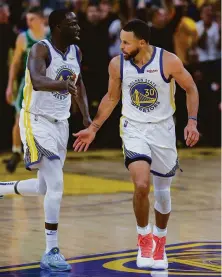  ?? Carlos Avila Gonzalez / The Chronicle ?? Stephen Curry (right) finished with a game-high 29 points. The Warriors outscored the Celtics 35-14 in the third quarter.