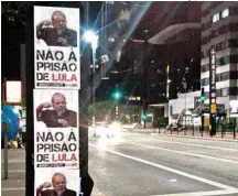  ?? Divulgação/Redes sociais ?? » APOIO A LULA Militantes petistas e do PCO colam cartazes em muros e postes da avenida Paulista, em São Paulo, em campanha contra a prisão do ex-presidente