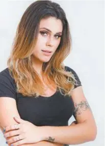  ?? HELTON SANTOS ?? Rayane Amaral já se prepara para mostrar serviço na segunda fase da novela ‘O Outro Lado do Paraíso’. Ela viverá uma das garotas do bordel de Caetana, personagem de Laura Cardoso, e começa a gravar nesta semana nos Estúdios Globo. Seu último trabalho...