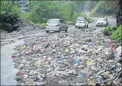  ?? DEEPAK SANSTA /HT ?? Garbage flowing from open nullahs on the road near Lal Pani in Shimla on Sunday.