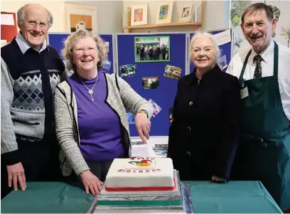  ?? Alan Bardsley ?? Celebratin­g at the Gawsworth Community Shop are (from left) Ray Shaw, Val Shaw, who made the cake Councillor Lesley Smetham and David Smetham