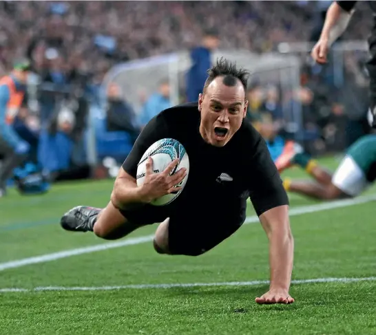  ?? PHOTOSPORT ?? All Blacks right wing Israel Dagg scores the first try of the game against the Wallabies at Eden Park last night. The All Blacks finished strongly to run out 37-10 winners.