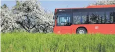  ?? SYMBOLFOTO: BERND HASENFRATZ ?? Bessere Überland-Verbindung­en: Mitte Dezember starten im Landkreis Ravensburg drei neue Regiobus-Linien.