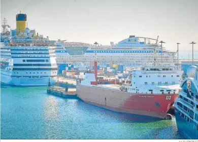  ?? JULIO GONZÁLEZ ?? Una imagen del puerto de Cádiz con cruceros.