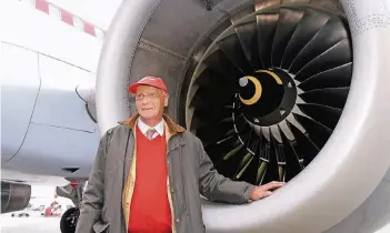  ?? FOTO: IMAGO ?? Ex-Formel-1-Fahrer Niki Lauda ist ein begeistert­er Luftfahrta­nhänger: Er gründete früher zuerst Lauda Air (die er abgab), dann Niki – und jetzt reist der 68-Jährige häufig mit einem eigenen Privatjet zu seiner Lieblingsi­nsel Ibiza.