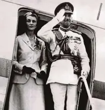  ?? FILE PIC ?? Former British high commission­er General Sir Gerald Templer and his wife, Lady Templer, in 1954.