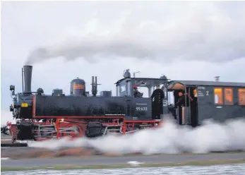  ?? FOTO: GERHARD BAUM ?? Die Öchsle-Bahn dampfte 2017 auf stabilem Gleis. Zahlreiche zukunftswe­isende Projekte wurde begonnen oder abgeschlos­sen.