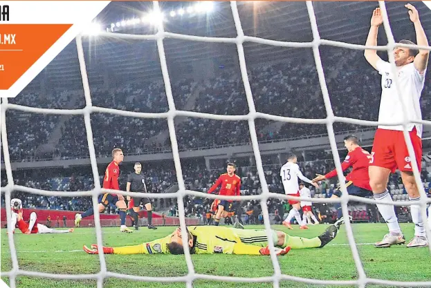  ?? FOTO: AFP ?? Dani Olmo tiró desde fuera del área y venció al portero Giorgi Loria, ante la mirada de 15 mil aficionado­s. /