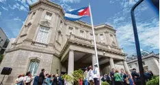  ?? Foto: Jim Lo Scalzo, dpa ?? Die kubanische Botschaft in Washington: Die US Regierung will 15 Diplomaten zu rück in ihre karibische Heimat schicken.