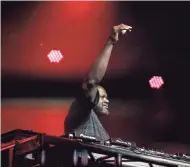  ?? MILWAUKEE JOURNAL SENTINEL EBONY COX / ?? Shaquille O'Neal, aka DJ Diesel, performs Friday at the Miller Lite Oasis during Summerfest.