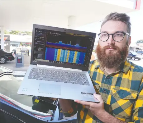  ?? NICK BRANCACCIO ?? Lucas Jones uses his laptop and software to monitor raw radio frequency data to try to explain strange interferen­ce at an Amherstbur­g plaza Tuesday. Several motorists complained that the fobs of their vehicles were disabled.