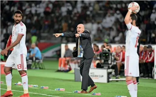  ?? AFP ?? India’s coach Stephen Constantin­e instructs his players during the 2019 AFC Asian Cup Group A match against UAE. —